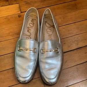 Womans silver flats